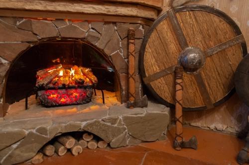 Тамбовчанин свою квартиру в дом викинга превратил. 06