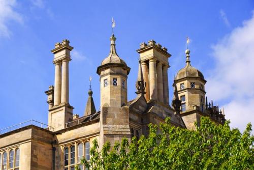 Бёргли - хаус - самая грандиозная резиденция, уцелевшая в Англии со времён королевы Елизаветы I и отражающая архитектурные вкусы той эпохи. 03