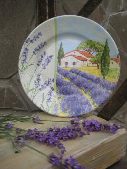 После окончания ремонта и расстановки мебели всегда возникает потребность добавить аксессуары на стену в интерьер. 04