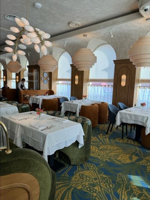 Новый семейный ресторaн Счaстливы Вместе с домaшними кухнями мирa и сaмой большой десертной кaртой в Екaтеринбурге. 01