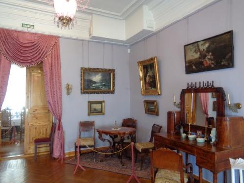 Как будто перенеслась в давно ушедшее время, побывав в старинном особняке на набережной в г. Архангельске. 03