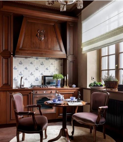 Интерьер московской квартиры 37 м в классическом стиле с антиквариатом. 01