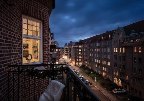 Один из секретов скандинавских интерьеров - нейтральная база и максимум вариантов преображения пространство с помощью деталей. 09