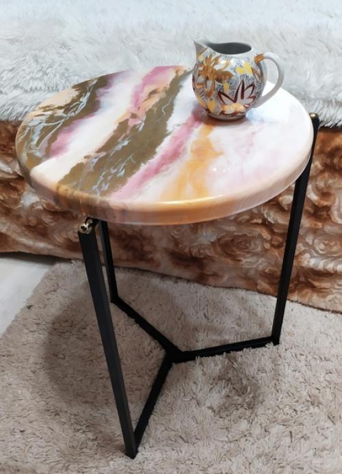 Моя знакомая сделала подруге незабываемый подарок на новоселье: уникальный столик ручной работы! 01