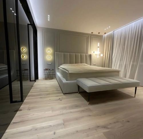 Кровать модерн командой изготовлена. 04