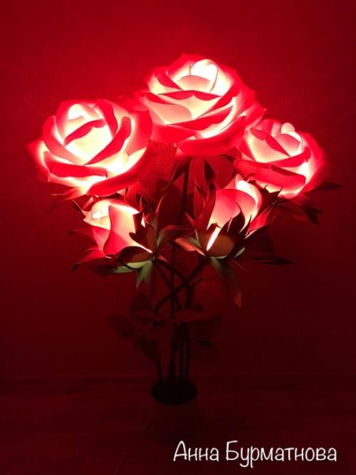 Розовые розы.  Цветочки розовые, пушистые, Набирающие Цвет диаметром 34 см, 35 см и 40 см, два нераскрывшихся бутончика. 05