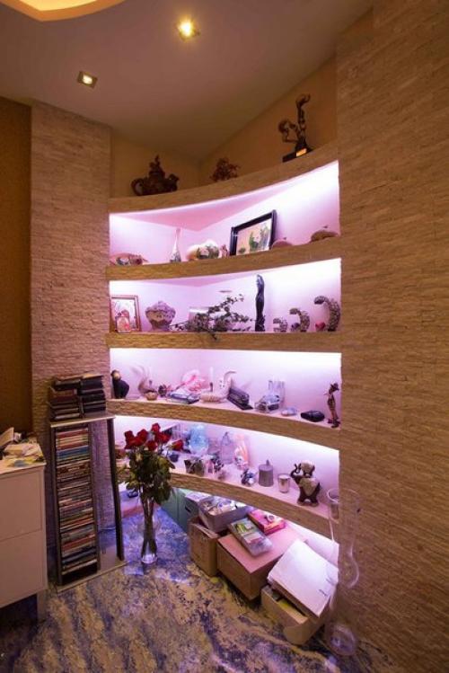 - На полках много классных сувениров, но замечаете их только во время уборки? 02