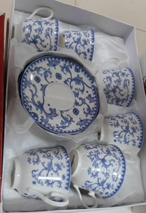 Любая посуда может стать выразительным акцентом, делающим интерьер кухни ярче и интереснее. 03