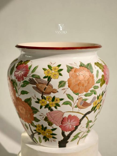 Роскошный вазон для живого цветка, который был расписан на заказ. 01