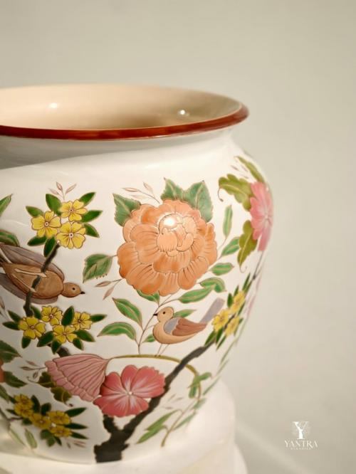 Роскошный вазон для живого цветка, который был расписан на заказ. 03