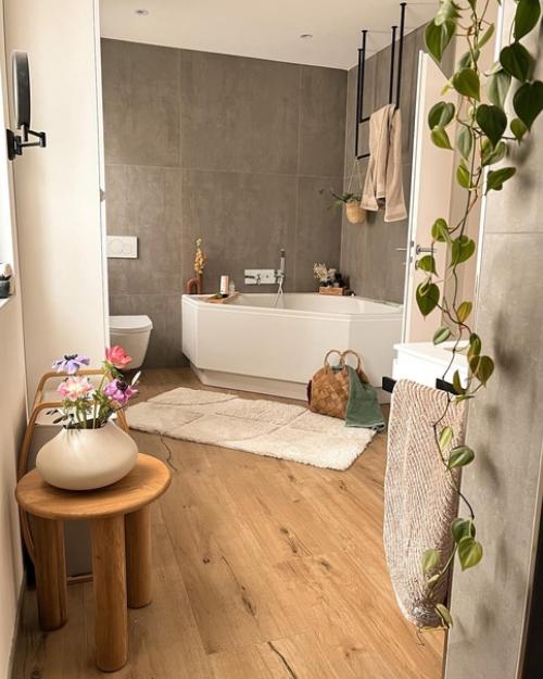 Интерьер этого прекрасного дома хорошо демонстрирует, что стильный современный дизайн может быть тёплым и уютным. 02