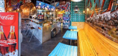 10 красочных заведений города, где можно зарядиться позитивом. 01