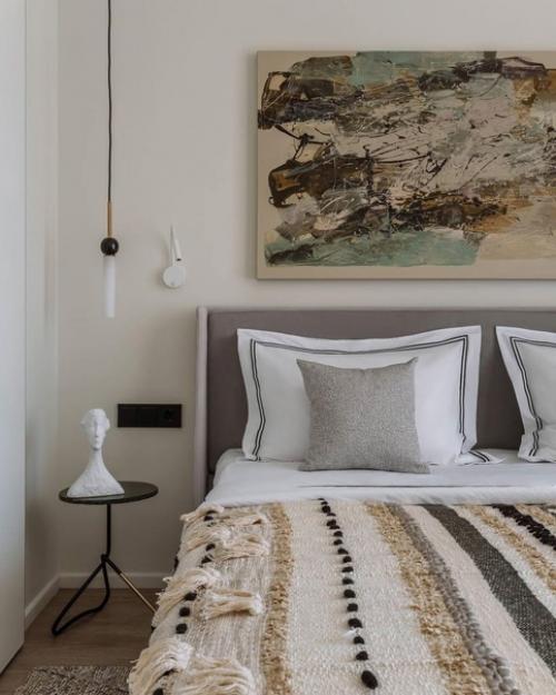 Светлые оттенки в интерьере квартиры или дома наиболее выигрышный вариант, сочетающийся с любыми другими цветами, мебелью, текстилем и декором. 08