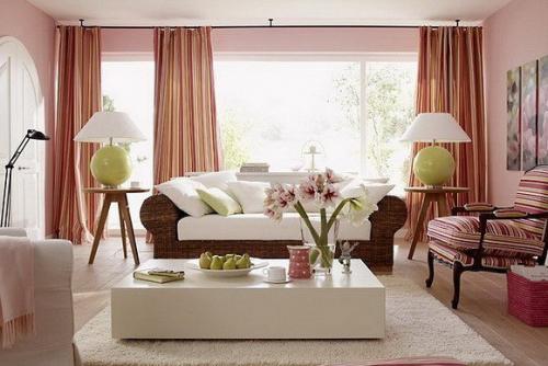 Журнальный столик- неотъемлемый элемент декора гостиной, и очень важно, чтобы он сочетался по стилю с прочими предметами интерьера.