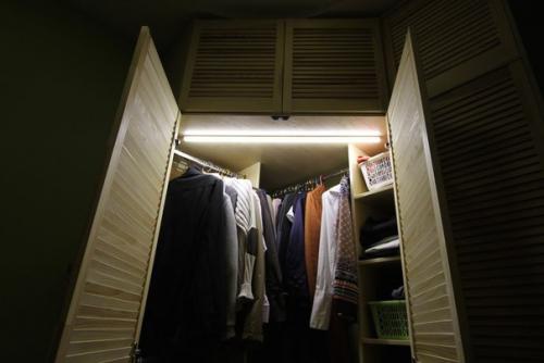 - На полках много классных сувениров, но замечаете их только во время уборки? 06