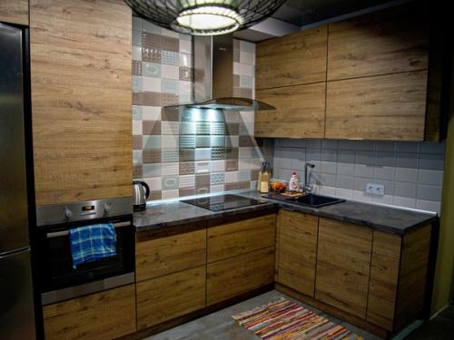 Как это часто бывает, после покупки квартиры денег на ремонт уже не остается. 02