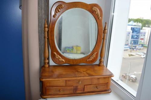 Первые зеркала - псише появились в конце Xviii века во Франции как составляющая дамского туалетного столика. 07