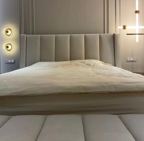 Кровать модерн командой изготовлена. 02