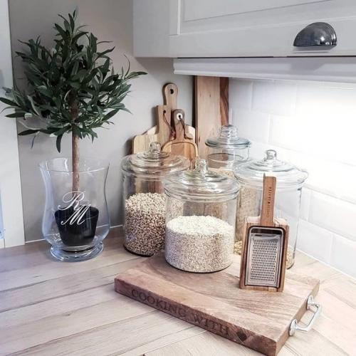 Казалось бы такие мелочи, а делают кухню уютнее. 07