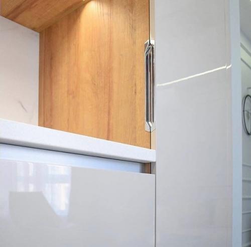 Минимализм не обязательно сделает вашу кухню строгой, аскетичной и безликой. 04