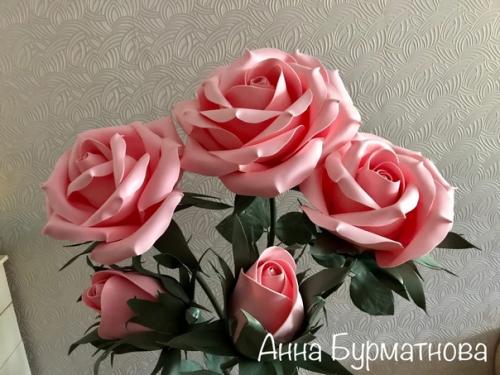 Розовые розы.  Цветочки розовые, пушистые, Набирающие Цвет диаметром 34 см, 35 см и 40 см, два нераскрывшихся бутончика. 03