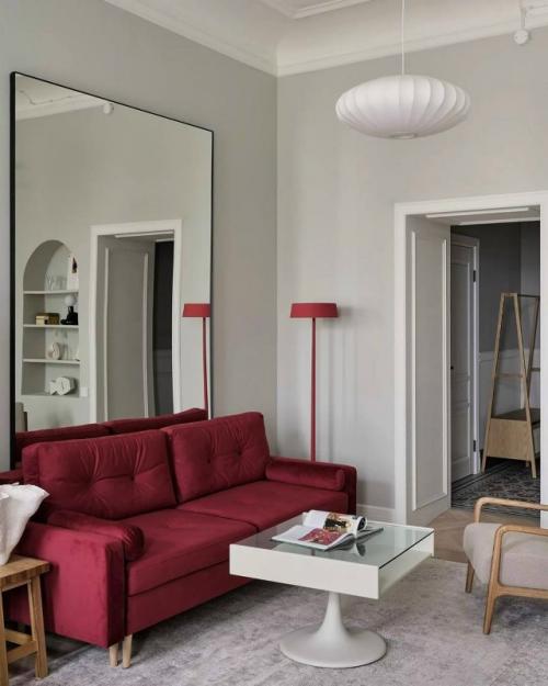 Атмосферный интерьер квартиры в самом центре Петербурга.  