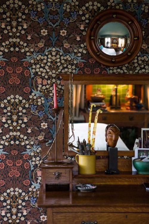 - Английский художник, дизайнер по ткани и мебели, оформитель книг, разработчик типографских шрифтов, поэт и социалист. 02