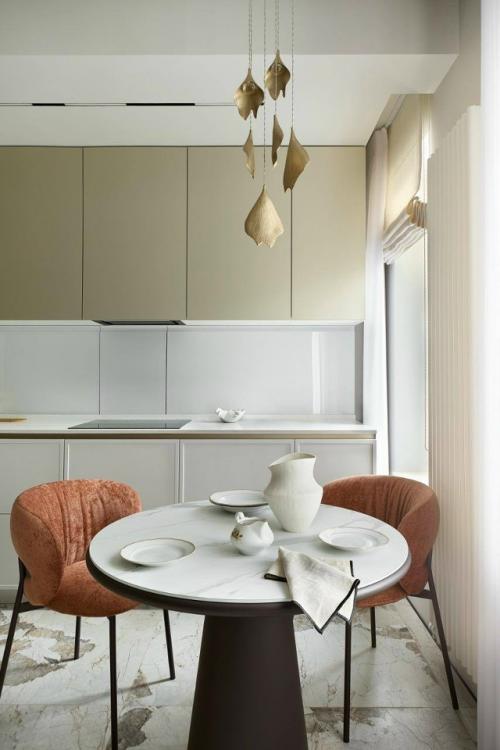 Современная неоклассика + минимализм: квартира в Перми. 

