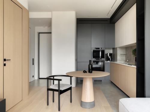 Современный интерьер 1-комнатной квартиры 41 м 2 в ЖК Wellton Towers в Москве. 02