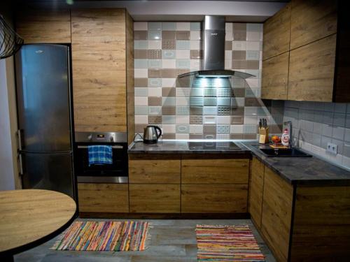 Как это часто бывает, после покупки квартиры денег на ремонт уже не остается. 01