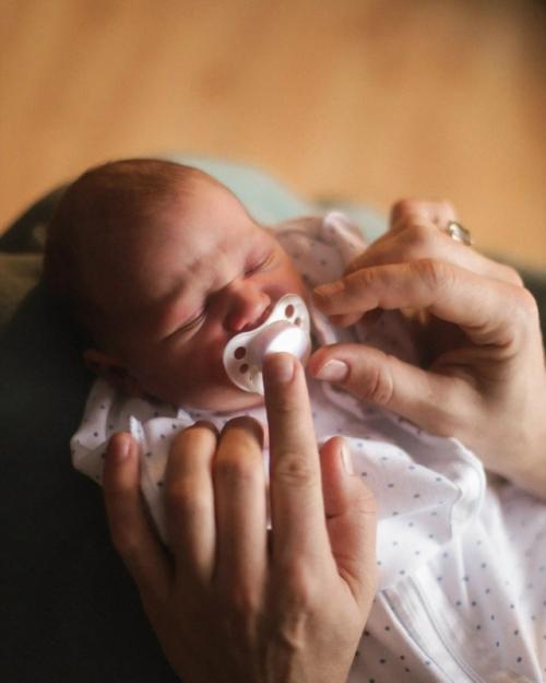 Кадры, снятые в одной комнате. 

