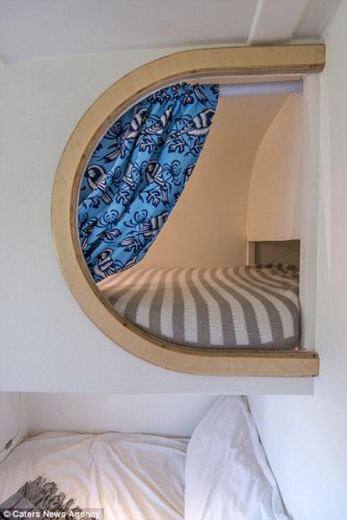 Семья своими руками переделала Mercedes - Benz Sprinter в дом. 02