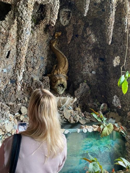 Уникальный дом ушковой, внутри дом амфиладный, то есть одна комната переходит в другую. 02