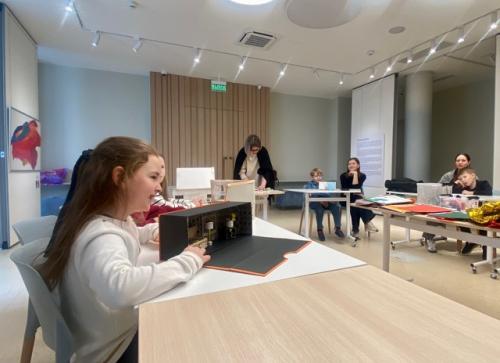 Очередное занятие в детской студии третьяковской галереи было посвящено усадьбам, а точнее их интерьерам. 01