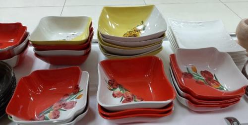 Любая посуда может стать выразительным акцентом, делающим интерьер кухни ярче и интереснее. 06