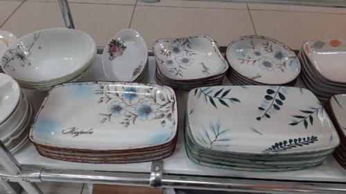 Любая посуда может стать выразительным акцентом, делающим интерьер кухни ярче и интереснее. 02