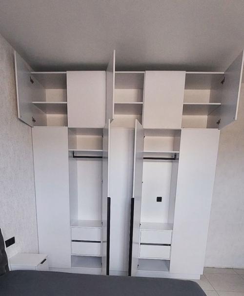 Белый шкаф для спальни - идеальное решение для создания светлого и уютного пространства. 02