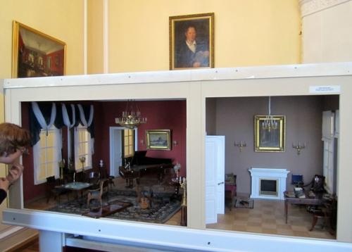 Пушкин и кукольный домик. 07