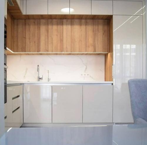 Минимализм не обязательно сделает вашу кухню строгой, аскетичной и безликой. 05