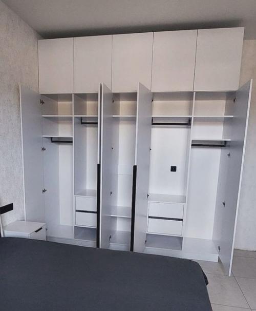 Белый шкаф для спальни - идеальное решение для создания светлого и уютного пространства. 03