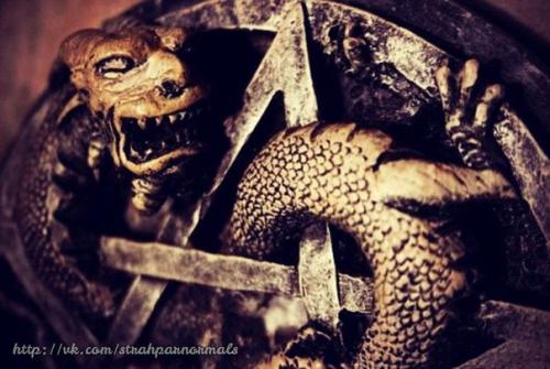 Ужин в аду.   Ресторан T'Spookhuys находится в городке тернхаут и его не зря называют Рестораном Ужасов или домом тысячи призраков. 04