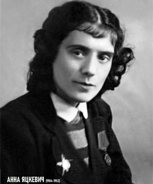 Мало кто знает, что знаменитый узор ленинградского фарфора - это символ памяти о героическом подвиге блокадников Ленинграда. 01