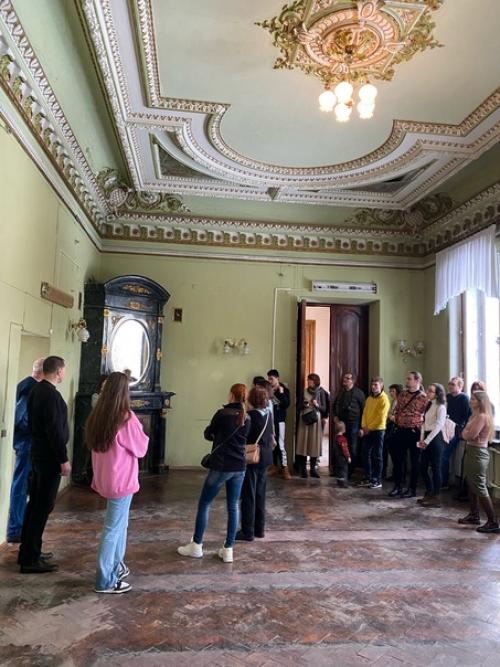 Уникальный дом ушковой, внутри дом амфиладный, то есть одна комната переходит в другую. 04