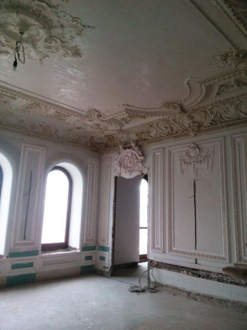 Интерьеры, скрытые от глаз прохожих на тысячи замков.  