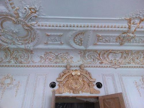 Интерьеры, скрытые от глаз прохожих на тысячи замков. 01