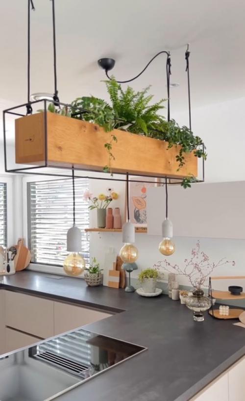 Интерьер этого прекрасного дома хорошо демонстрирует, что стильный современный дизайн может быть тёплым и уютным. 03