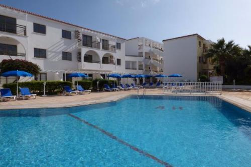 Доступные отели Кипра на майские праздники? 05