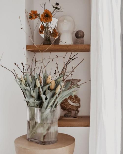 Скандинавский дизайн интерьера всегда ассоциируется с множеством дерева и лаконичных деталей, создающих чувство простоты и функциональности. 07