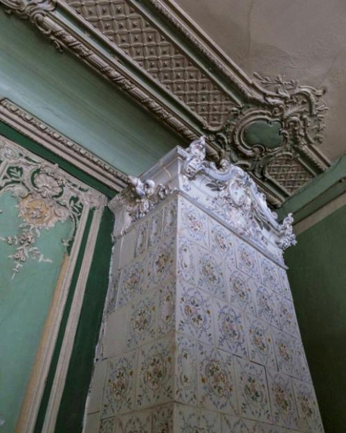 Потрясающая комнате в коммунальной квартире на клинском проспекте с сохранившимися красивыми интерьерами 1900-го года. 03