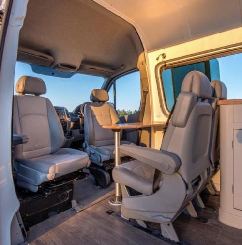 Семья своими руками переделала Mercedes - Benz Sprinter в дом. 04